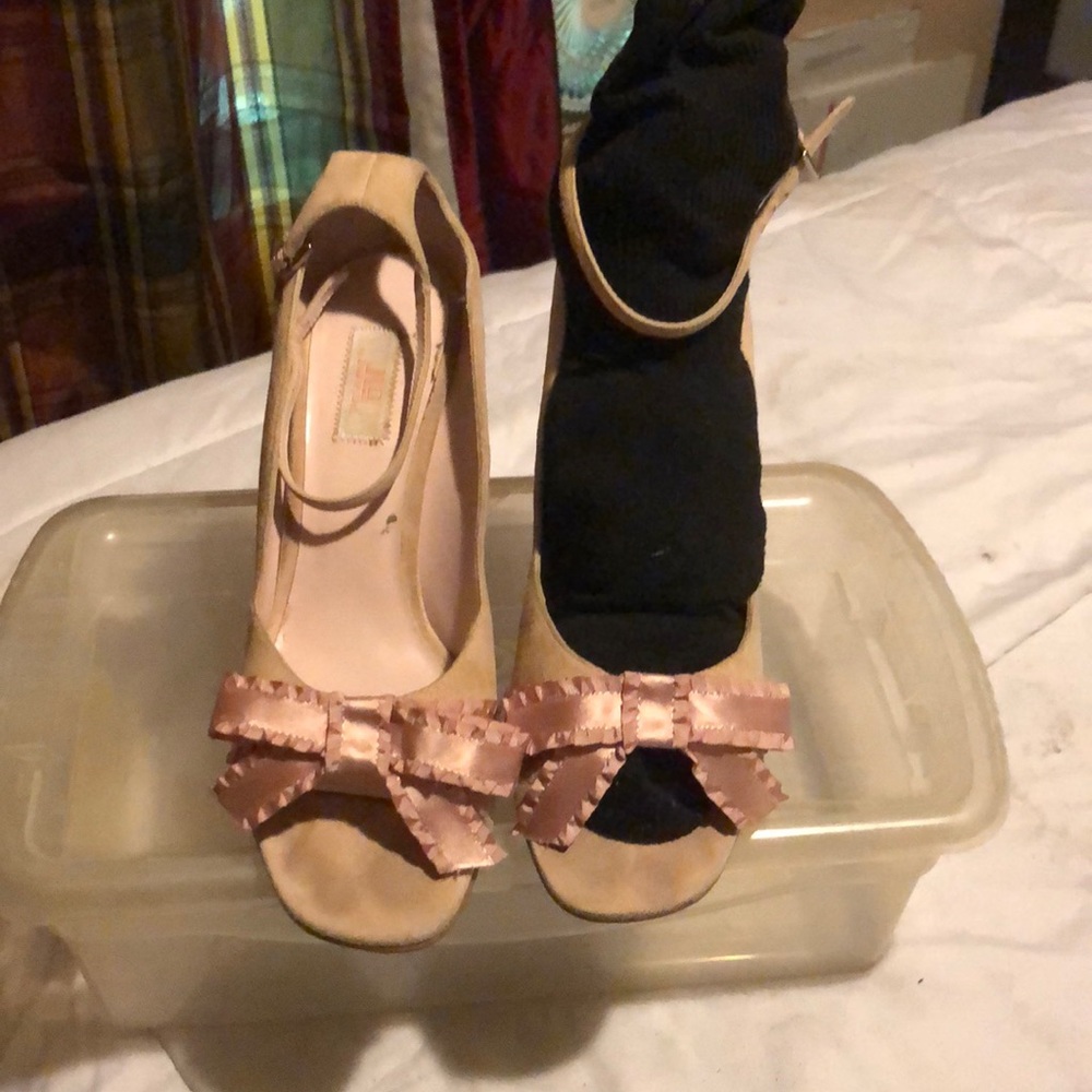 Open toe pink wedge shoe with bow tie on toes